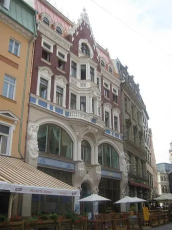 Dome Pearl Hostel - Image 1