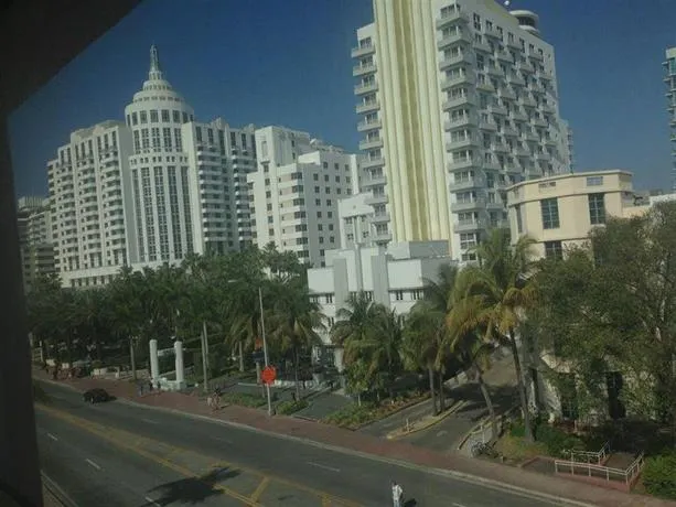 Collins Avenue Hostel - Image 1