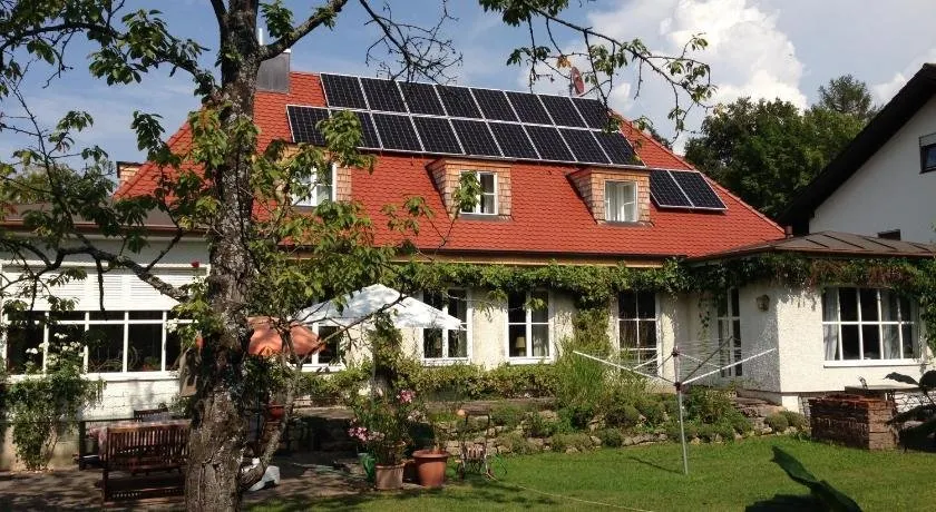 Munchen- Pullach, Wohnen im Grunen - Image 1