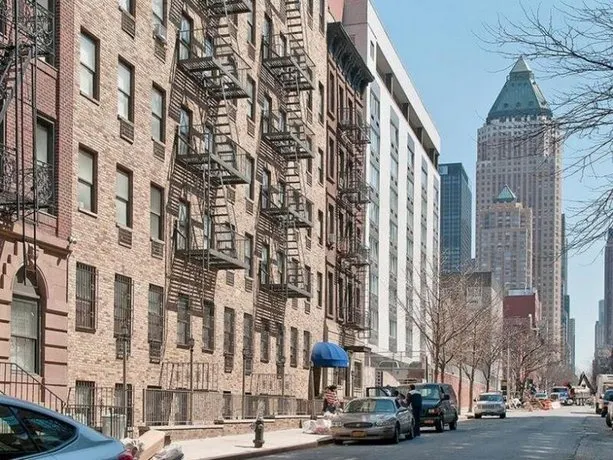 Amazing 2 Bedroom Apartment at Theatre District - Image 1