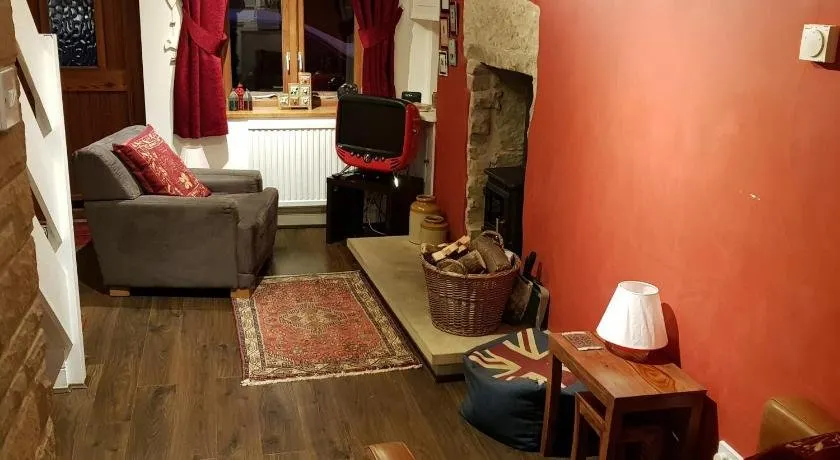 Dove Cottage, Tideswell - Image 1