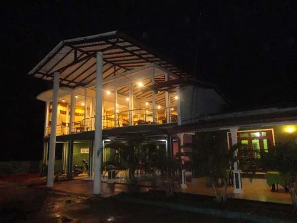 Deshani Holiday Inn - Image 1