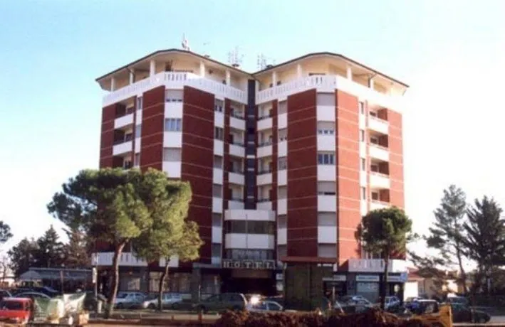 Hotel Capri - Image 1