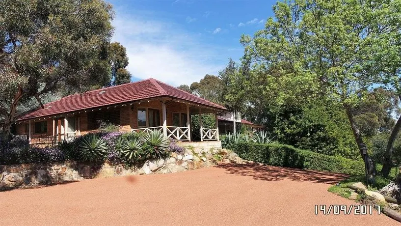 Eleebana Guest House - Image 1