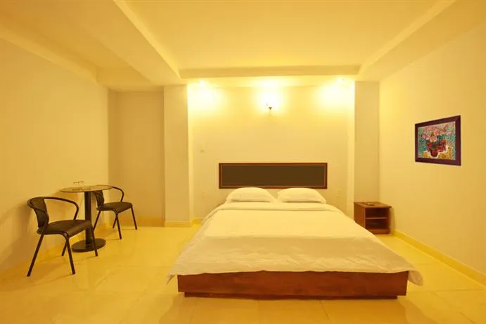 V & M Hotel - Image 1