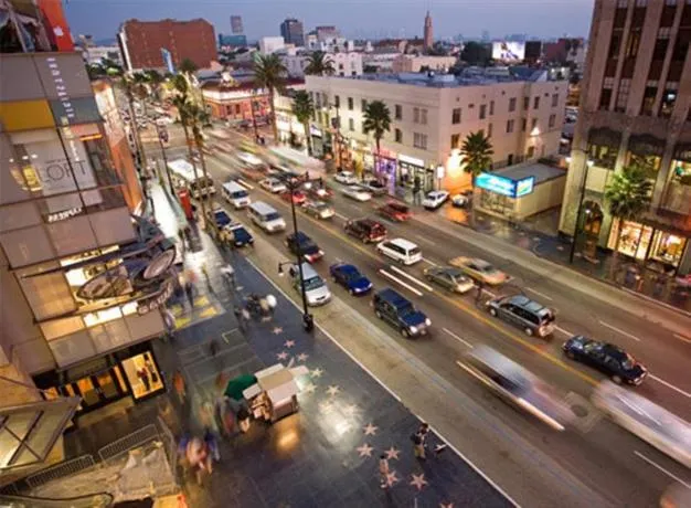Hollywood Boulevard Cntrstge - Image 1