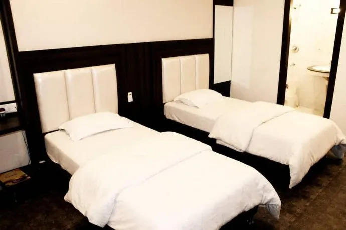 Hotel Kimaya - Image 1