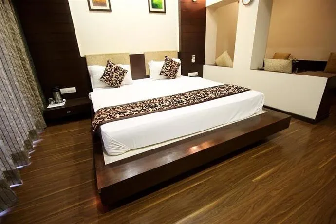 OYO Rooms Ahmedabad Maninagar Station - Image 1