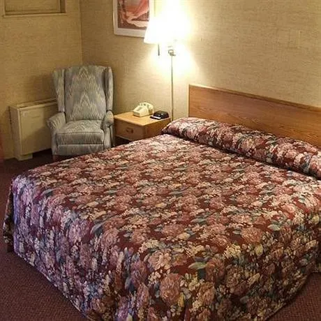Travelers Inn Cooperstown - Image 1