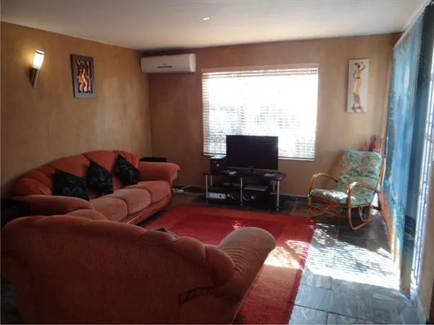 Lisa's Guesthouse - Image 1