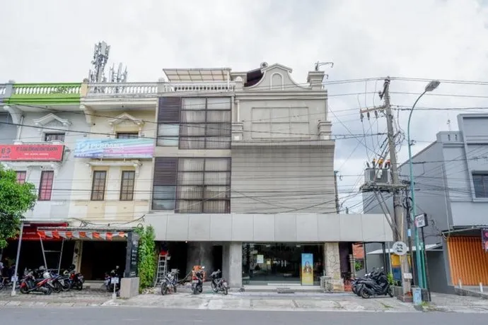 Ekon Hotel - Image 1