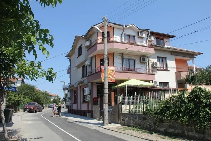 Family Hotel Golden Lion - Image 1