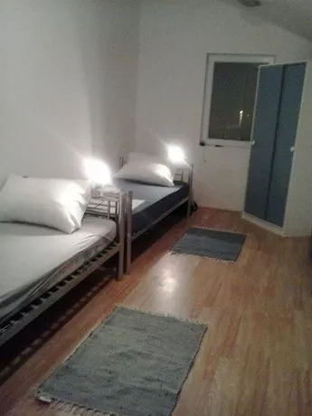 Guesthouse Crazy Night - Image 1