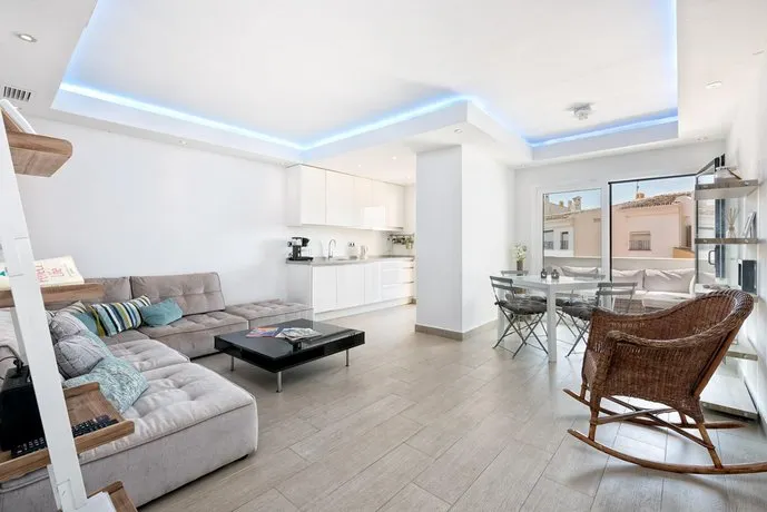Amazing First Beach Line Apartment in Cabopino Marina - Image 1