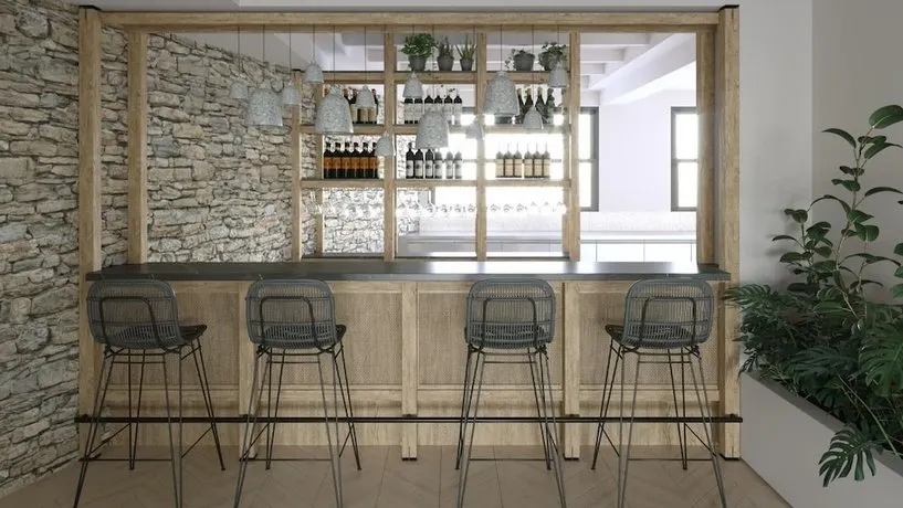 New Aqua Hotel - Image 1