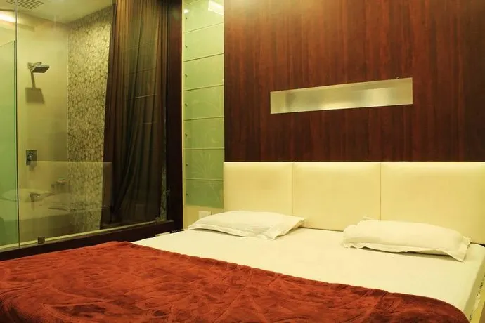 Hotel Harmony - Image 1