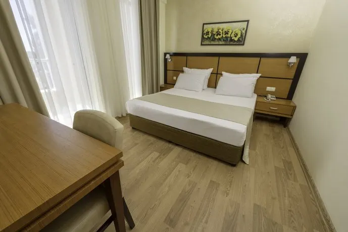 Ceres Hotel - Image 1