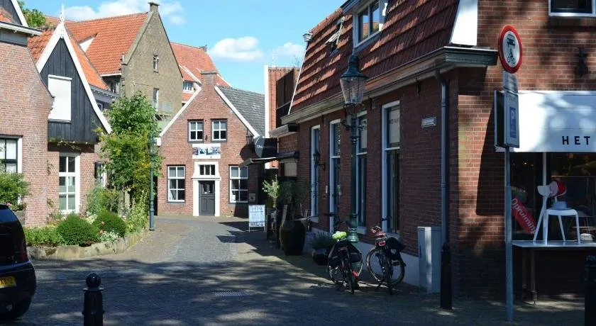 Het Huis tussen Kerk en Klooster - Image 1