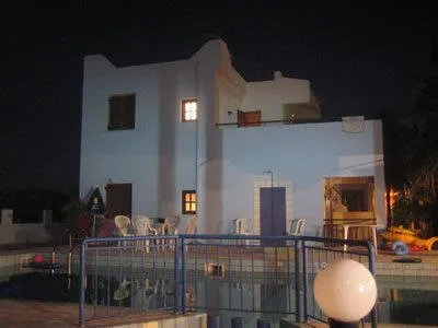 Alex Apartments - Image 1