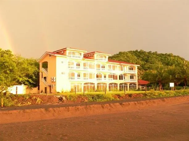 Potrero Sunset Condominium - Image 1