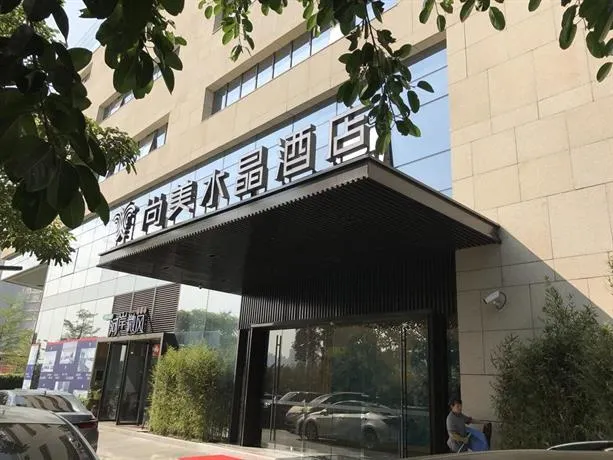 Sonmei Crystal Hotel - Image 1