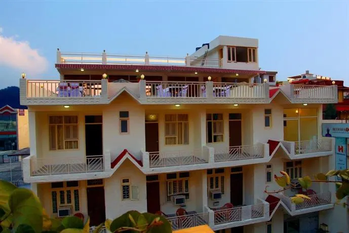 OYO 5936 Hotel Hermitage - Image 1