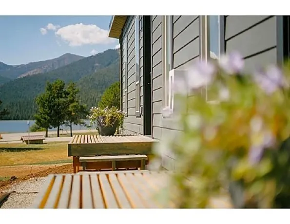 Terra Nova Cabins - Image 1