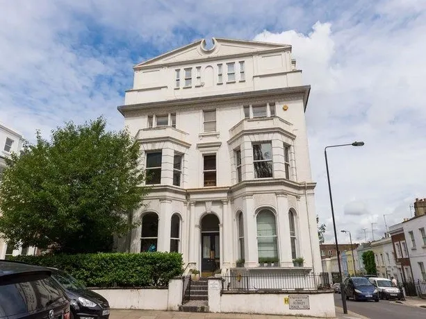Veeve  2 Bed Flat With Roof Terrace Campden Hill Gardens Notting Hill - Image 1