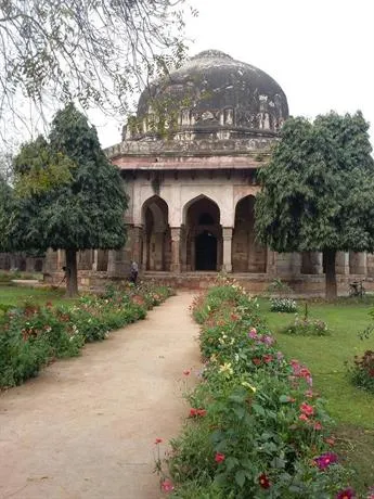 21 SHIVALIK APARMENT ALAKANANDA - Image 1