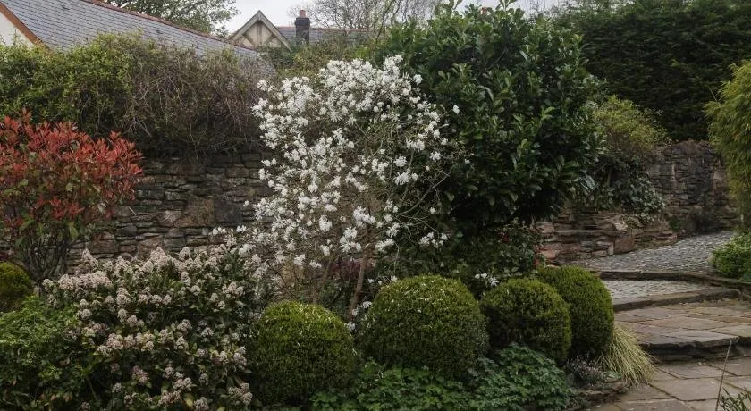 Ty Carreg Fach Staycation Cottage Cardiff - Image 1