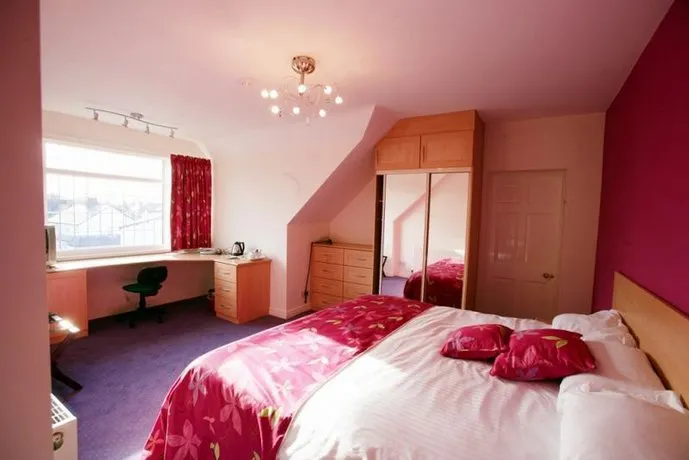 Grand Hotel - Image 1