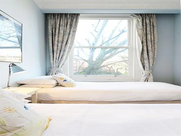 Veeve Elegant 2 Bed With Balcony Redcliffe Square Kensington - Image 1