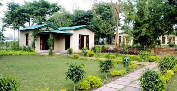 Hotel Corbett Plaza - Image 1