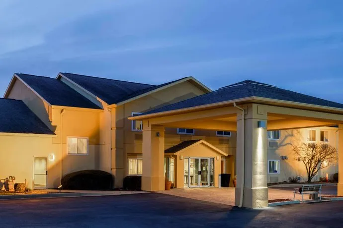 La Quinta Inn & Suites by Wyndham Frankfort - Image 1