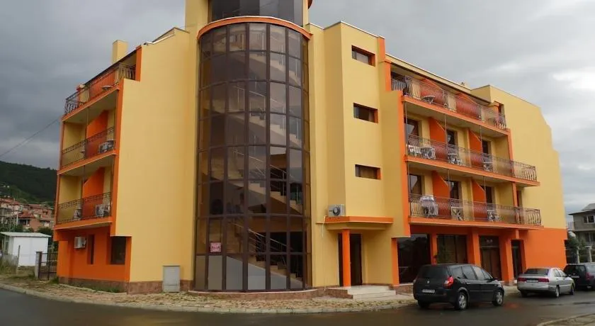 Family Hotel Amigos - Image 1
