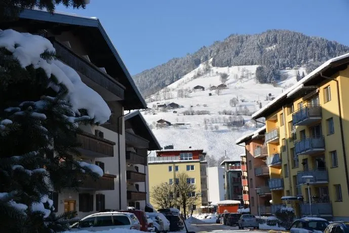 Low Budget Studio Nostalgia, Ski and Mountain Walking Apt, By Apts Ged - Image 1