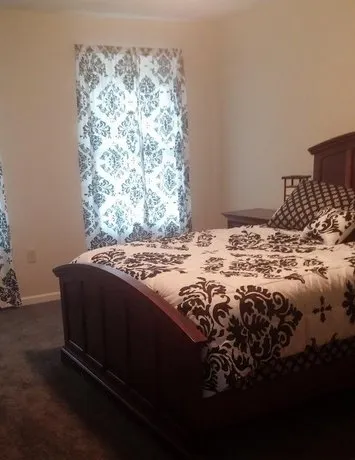 Bender's Bed and Breakfast On The Rise - Image 1