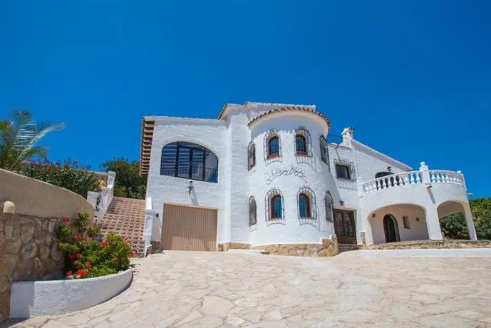 Villa Albatros by Abahana Villas - Image 1
