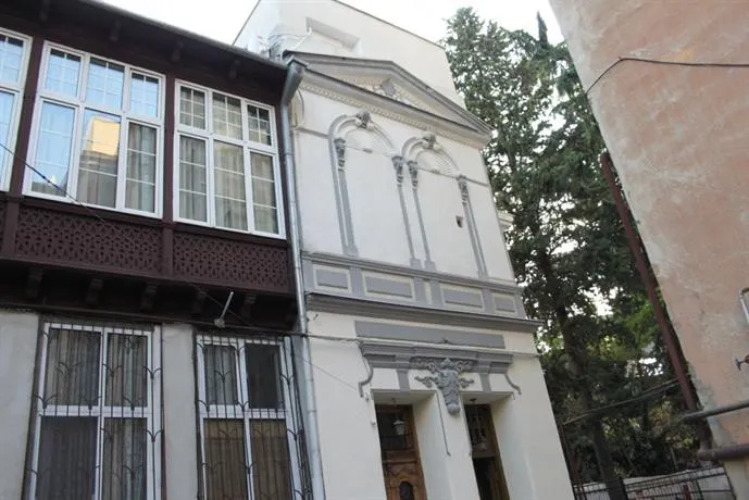Hotel Central - Image 1