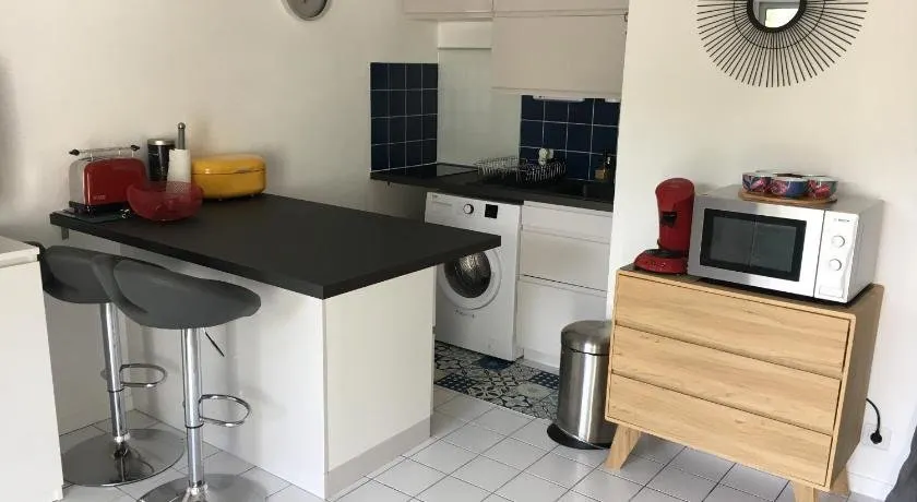 Appartement T2 refait à neuf, piscine - Image 1