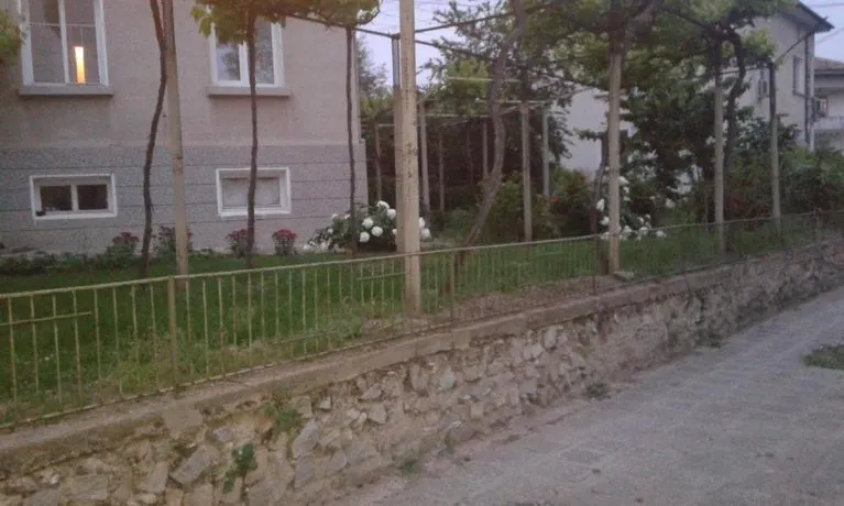 Petrovi Guest House - Image 1