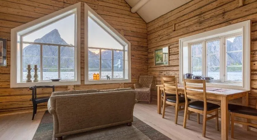 Olstind In Sakrisøy - Image 1