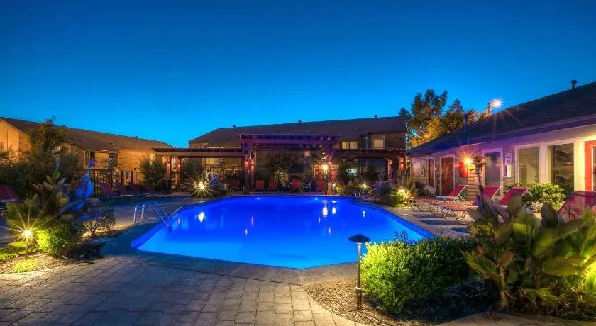 Ou Sooner, Pool & Gym, Bbq, Netflix, 100Mb Internet, Lg Washer & Dryer, Close To Ou! - Image 1