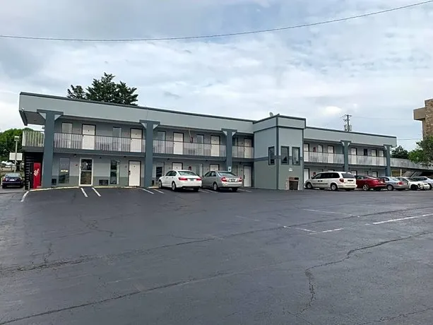 Royal Inn & Suites - Image 1