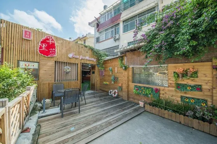 Half Mile Blue Hostel - Image 1