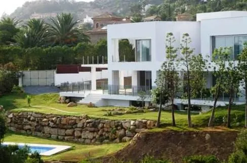 Miramar Apartamentos de Lujo - Image 1