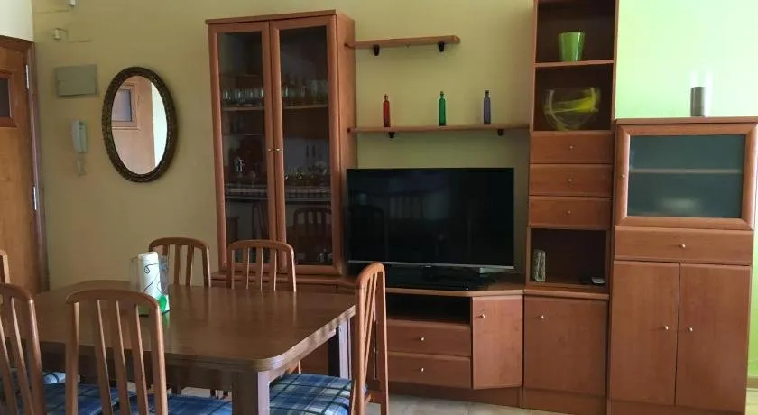 APARTAMENTO PARA 5 CON PISCINA - Image 1