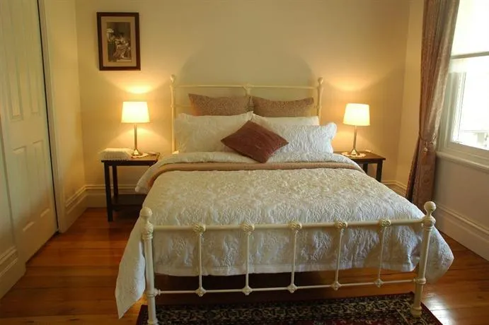 Camellia Cottage Warragul - Image 1