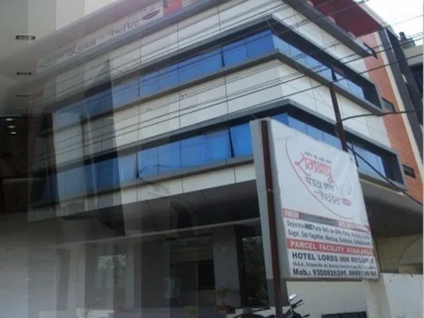 Vista Rooms At Bapu Gandhi Nagar - Image 1