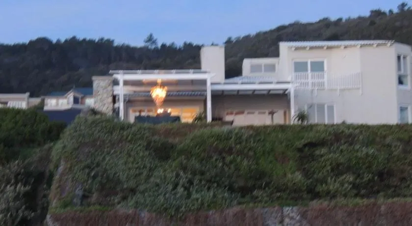 The Beach House - Glentana - Image 1